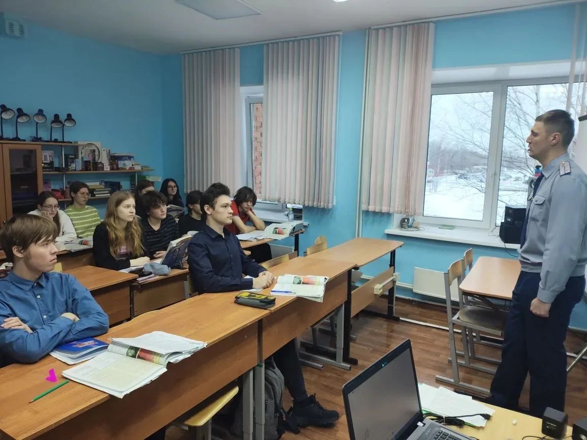 Сегодня в МОУ &amp;quot;СОШ №4&amp;quot; прошла профориентационная встреча!.