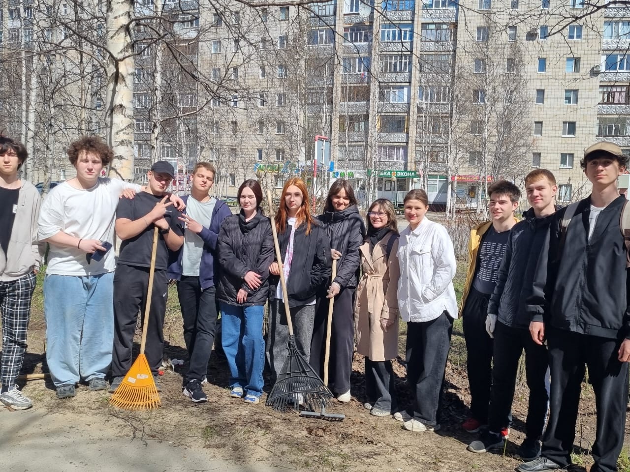 В МОУ &amp;quot;СОШ №4&amp;quot; прошли субботники.
